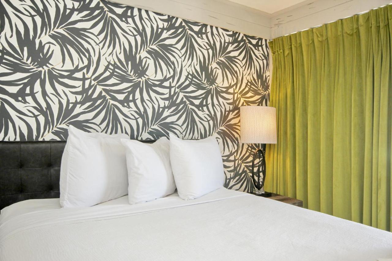 Waikiki Village Retro Hotel Myrtle Beach Esterno foto