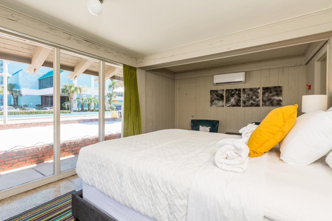 Waikiki Village Retro Hotel Myrtle Beach Esterno foto
